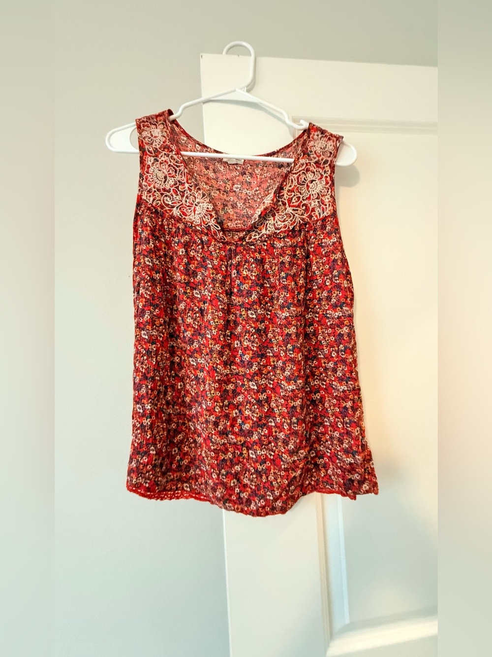 Red Floral Lace-Trim Sleeveless Camisole - Picture 4 of 8